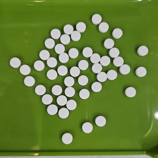 Tray 2: 50 white tablets on a green tray, each outlined.