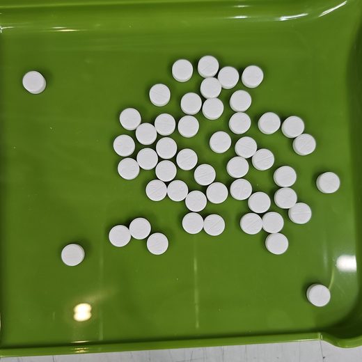 Tray 3: 49 white tablets on a green tray, each outlined.